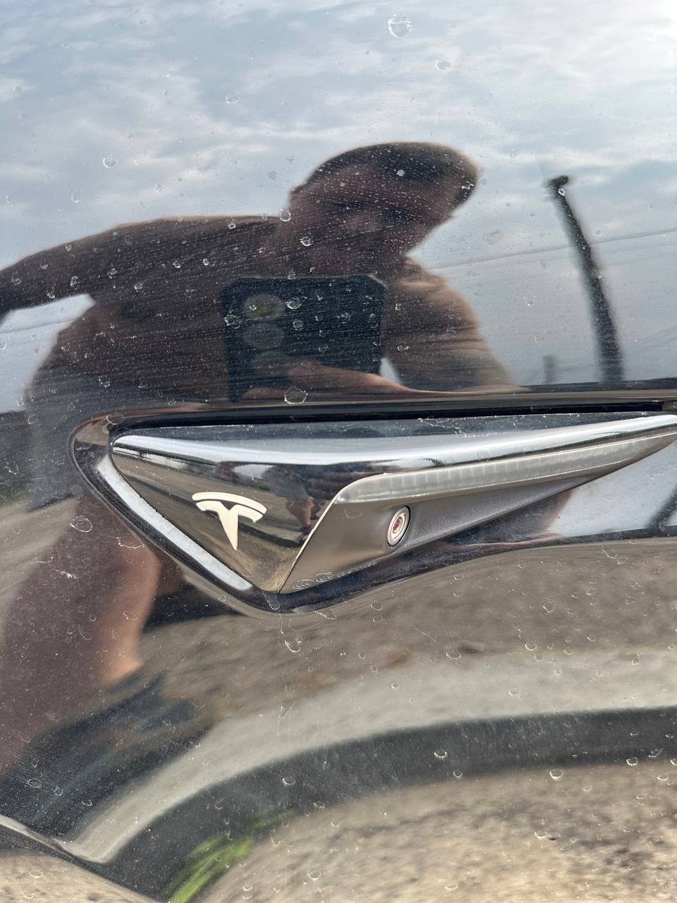 Купити камера в крило передню ліву Tesla 2020 р. 