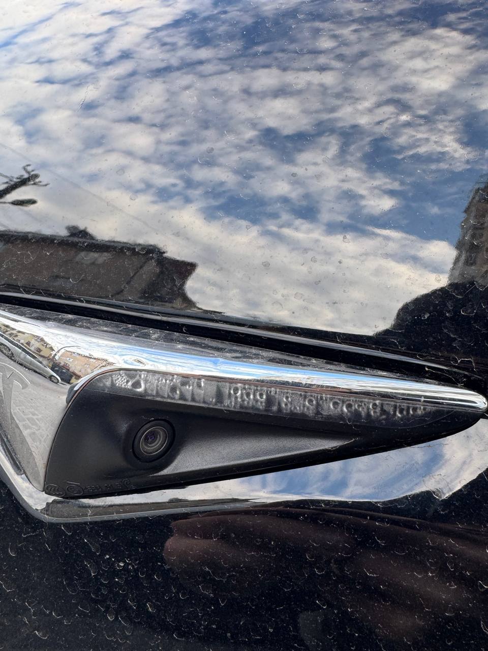 Купити камера в крило Tesla 2018 р. 