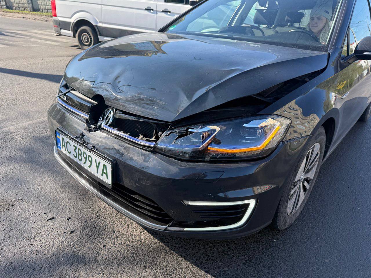 Купити капот Volkswagen Cross Golf 