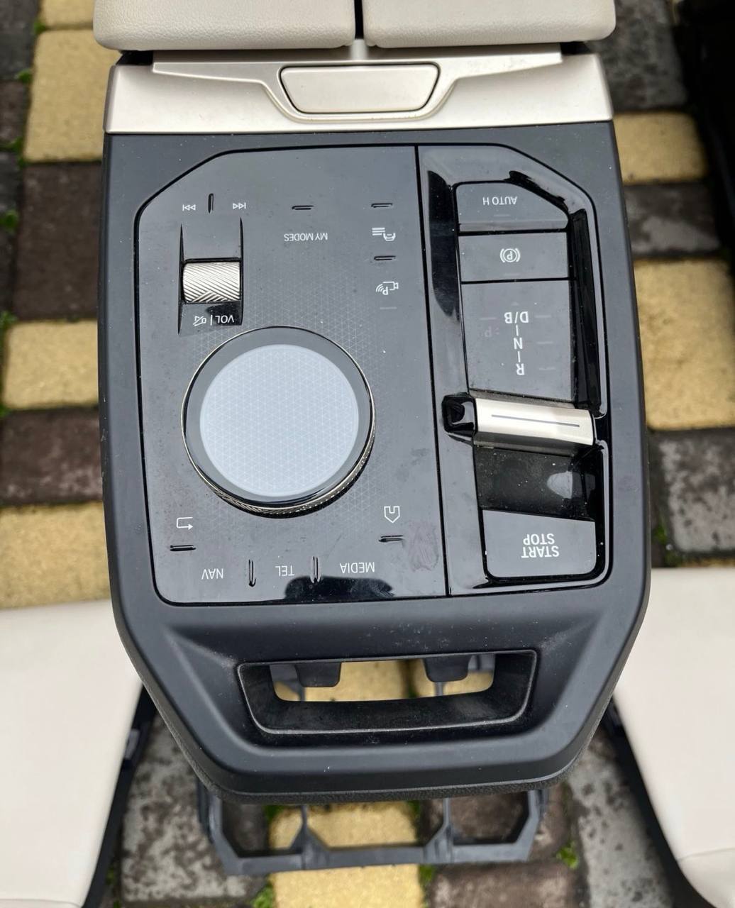 Купити консоль BMW iX 