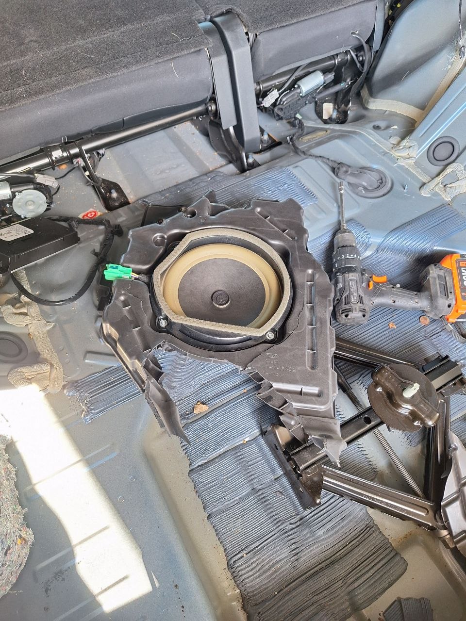 Купити корпус савбуфера Ford Edge 