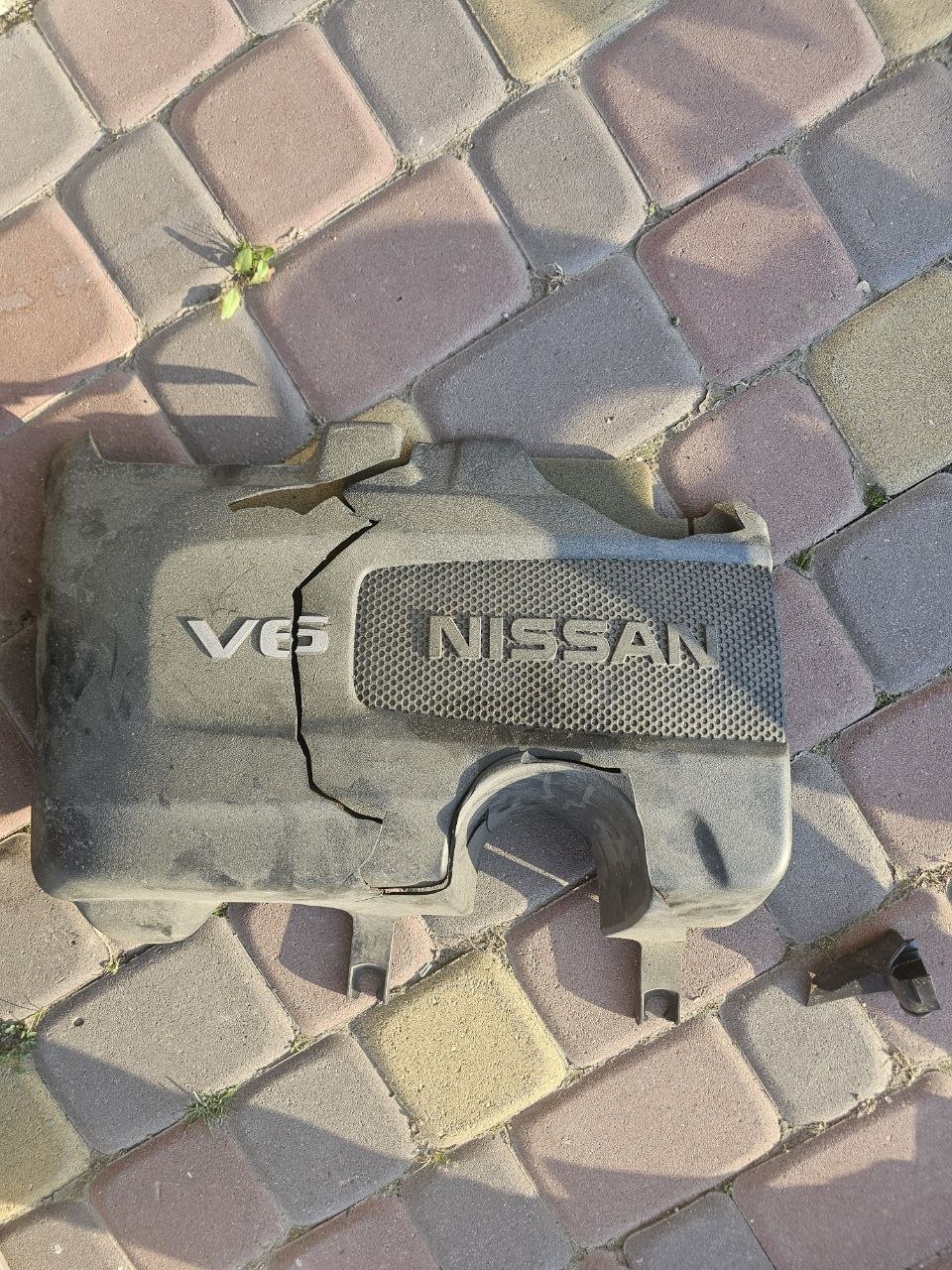 Купити корпус воздушного фильтра Nissan 