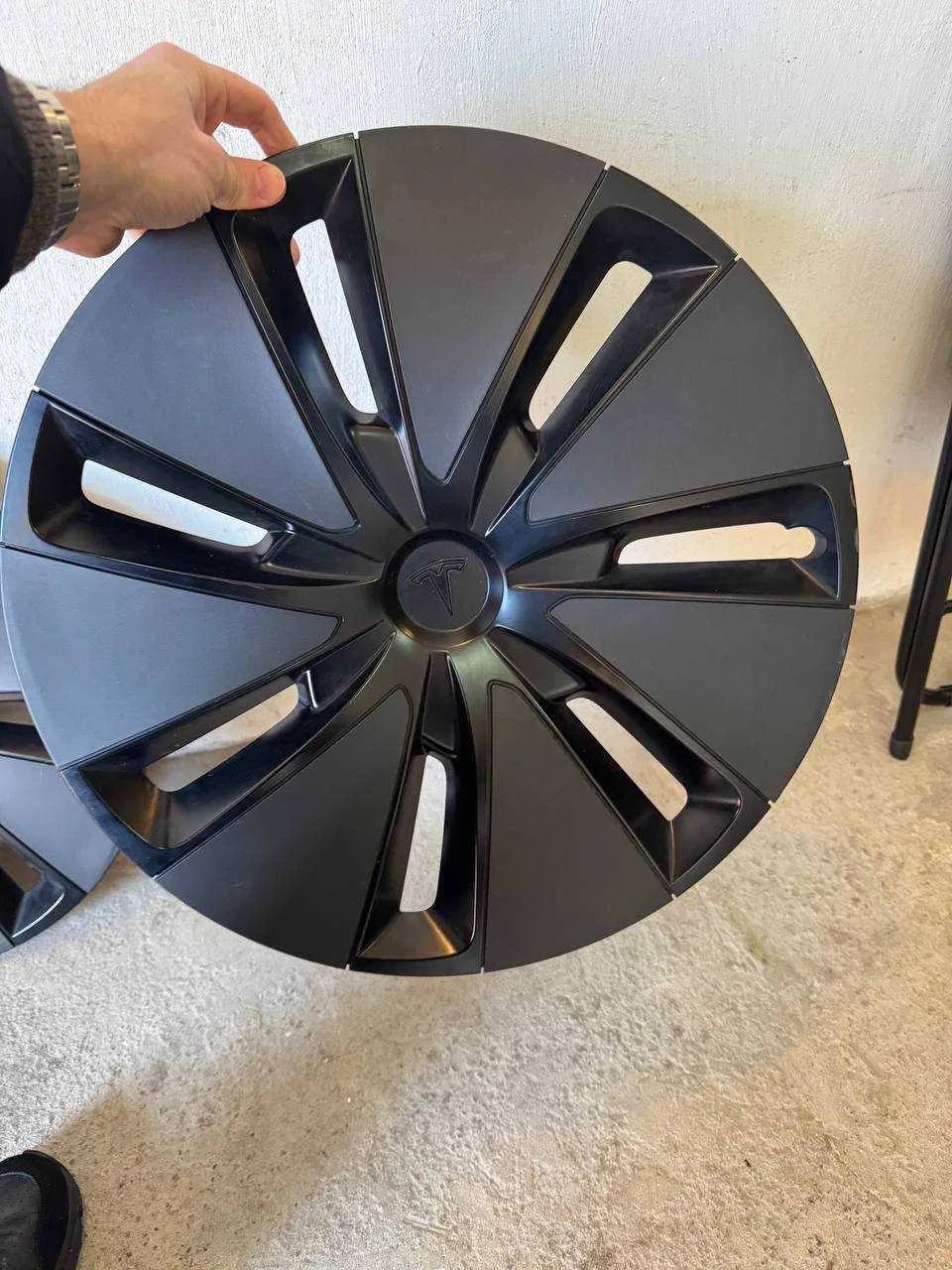 Купити ковпак r18 Tesla Model 3 