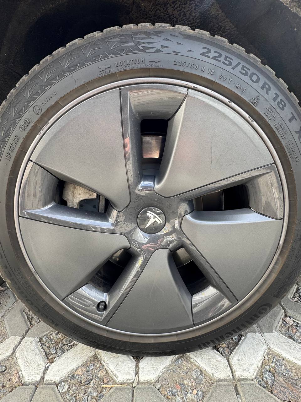 Купити ковпак Tesla 2023 р. 