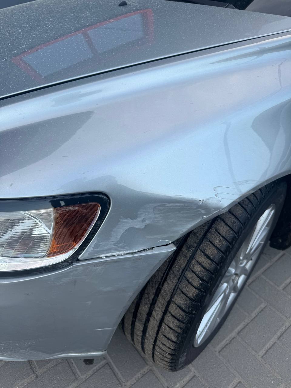 Купити крила переднє ліве Volvo V50 