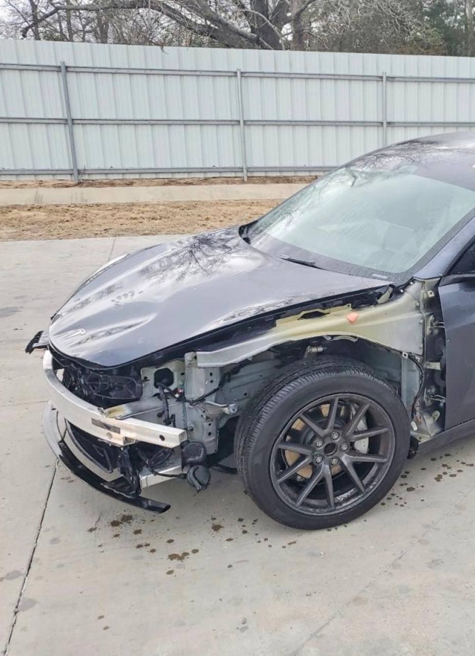 Купити крила Tesla Model 3 