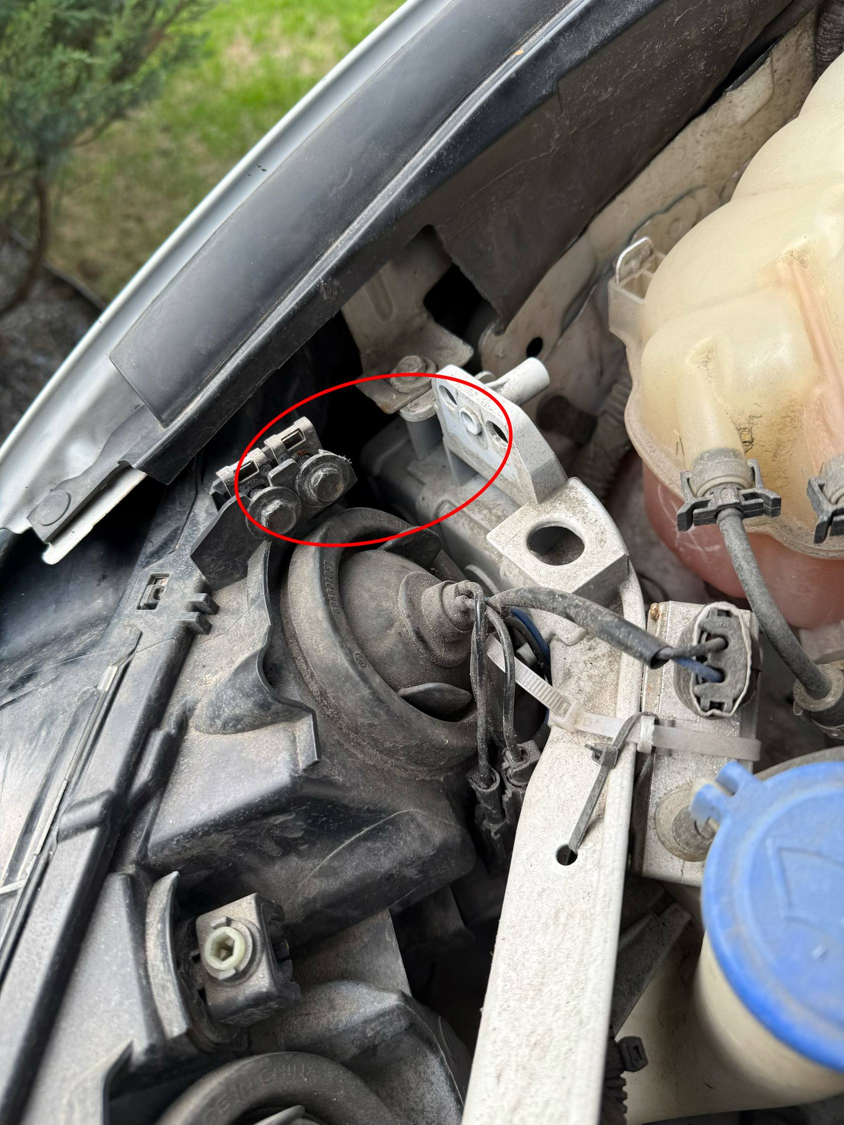 Купити кріплення для фари Ford Fusion 