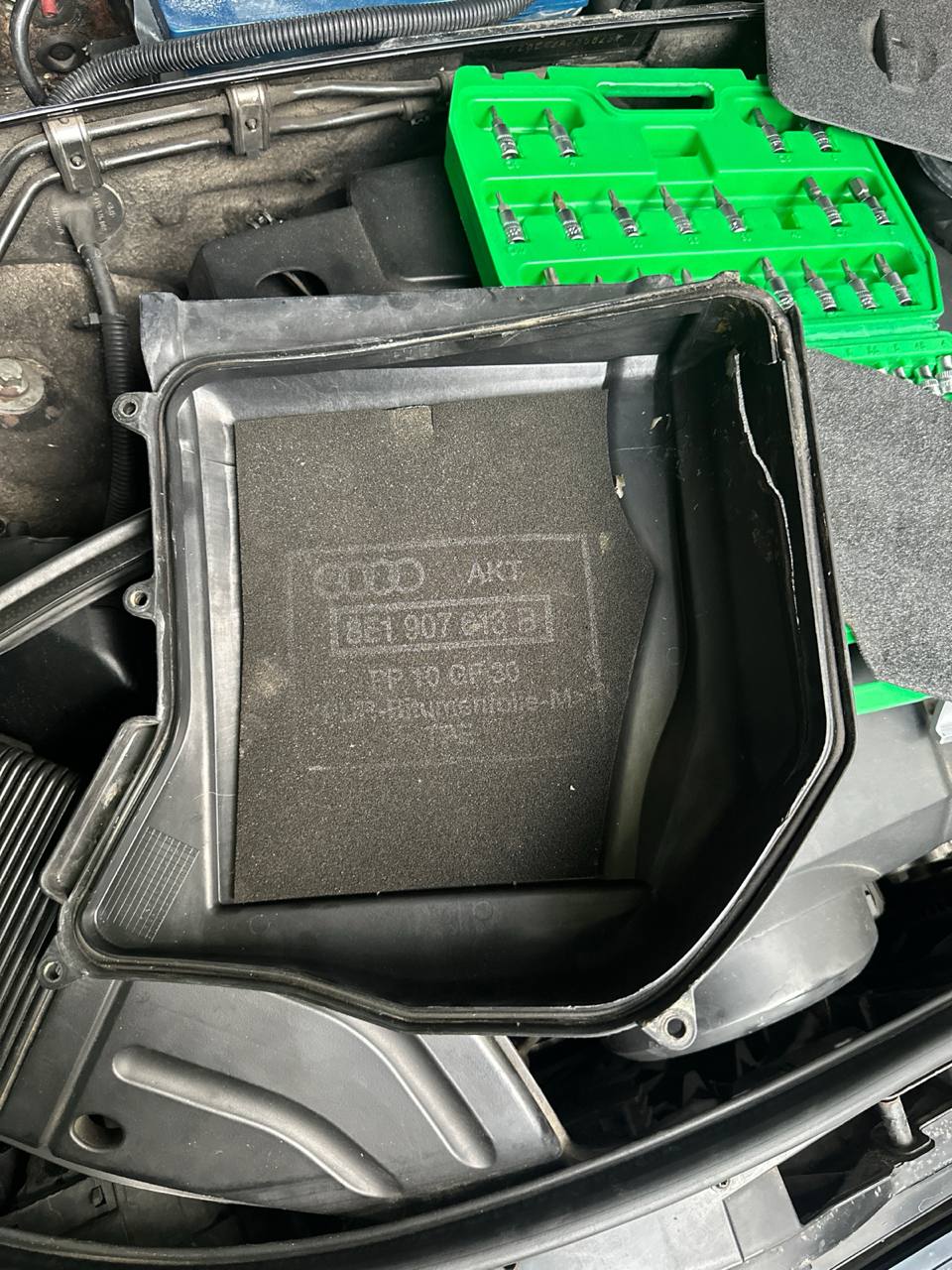 Купити кришка Audi A4 