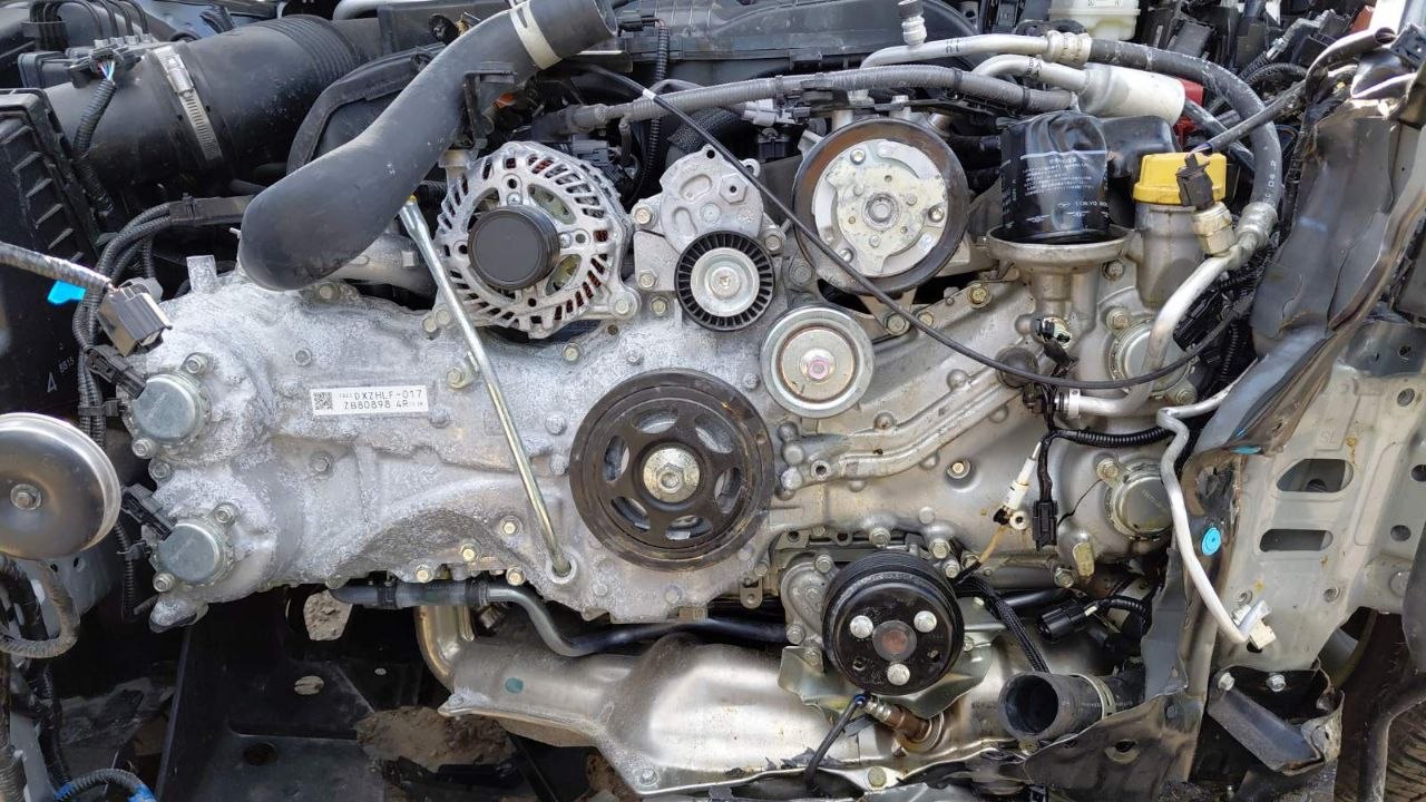 Купити кришка двигуна fb25 Subaru 