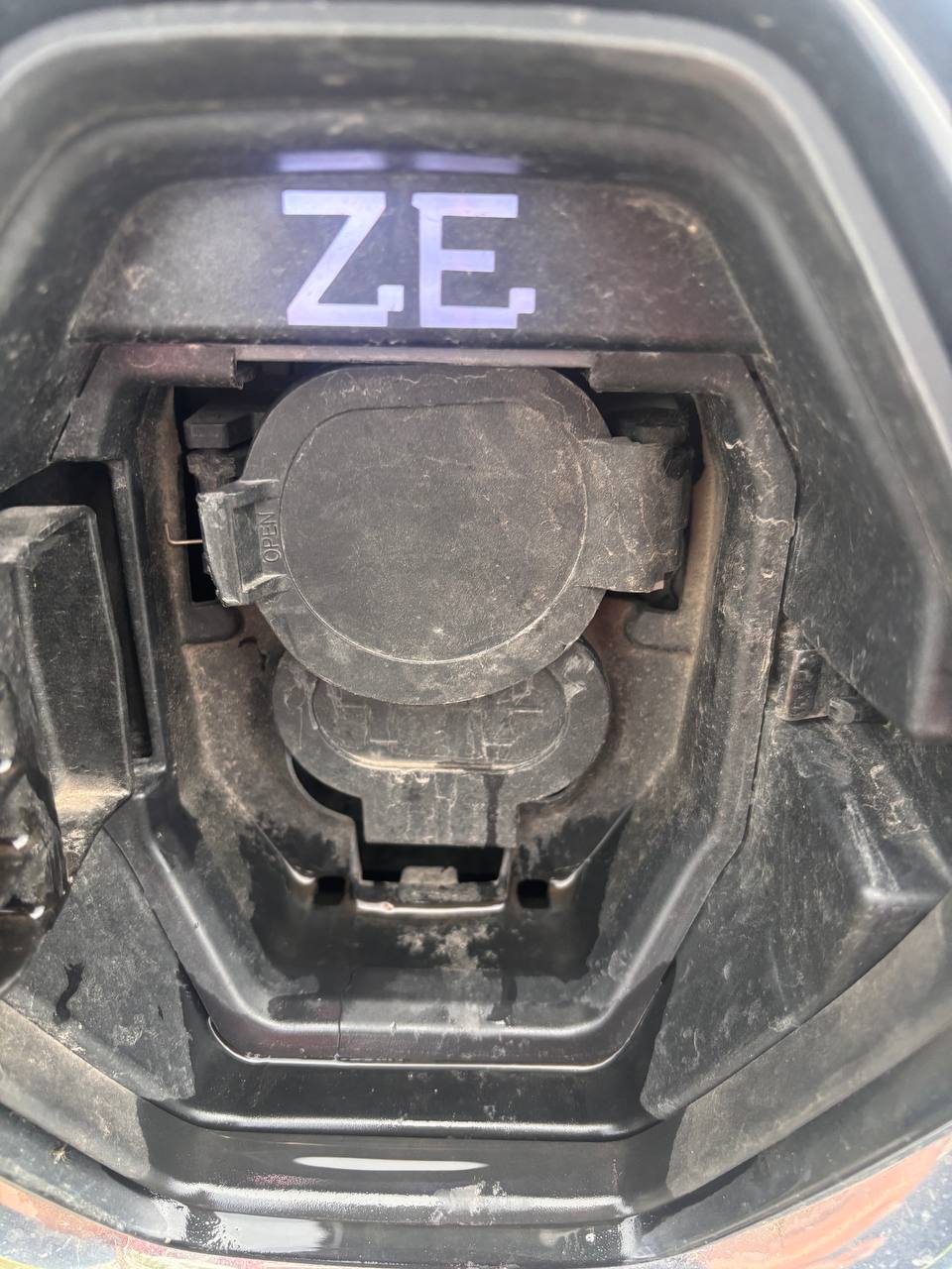 Купити кришка Renault ZOE 