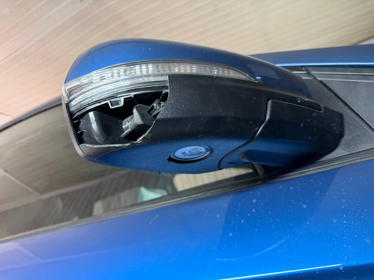 Купити Левый целый кусок с подрамника Ford Edge 