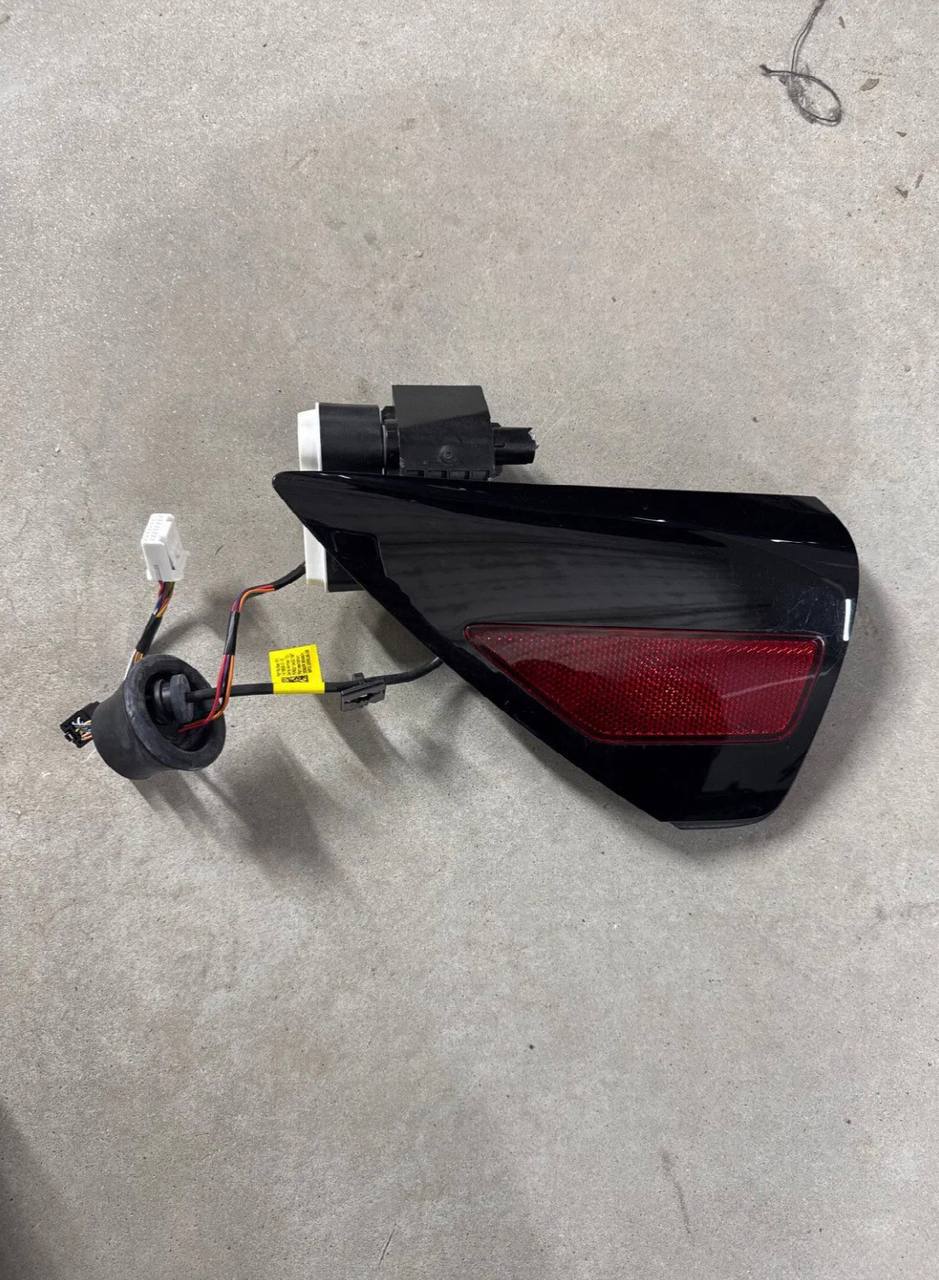 Купити лючек зарядки Tesla Model Y 