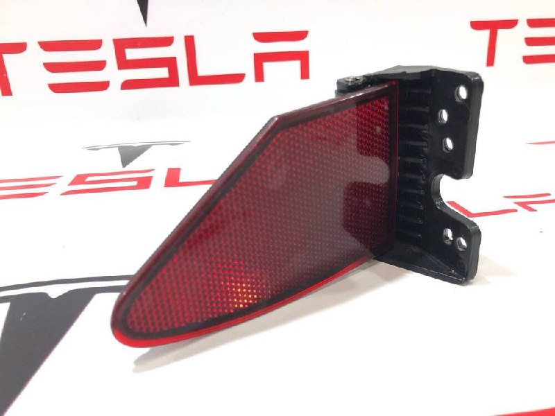 Купити лючок Tesla Model S 