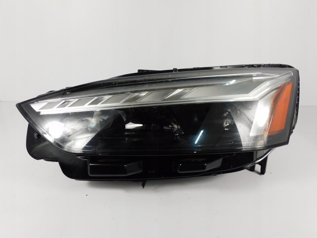 Купити ліва фара Audi A5 