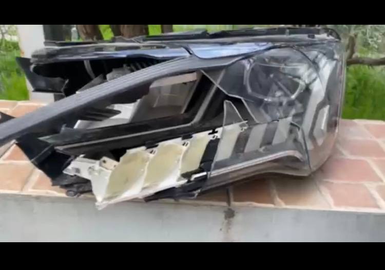 Купити ліва фара Audi Q7 