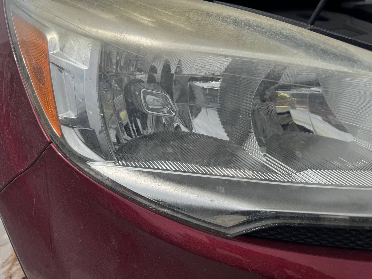 Купити ліва фара Ford Escape 2015 р. 