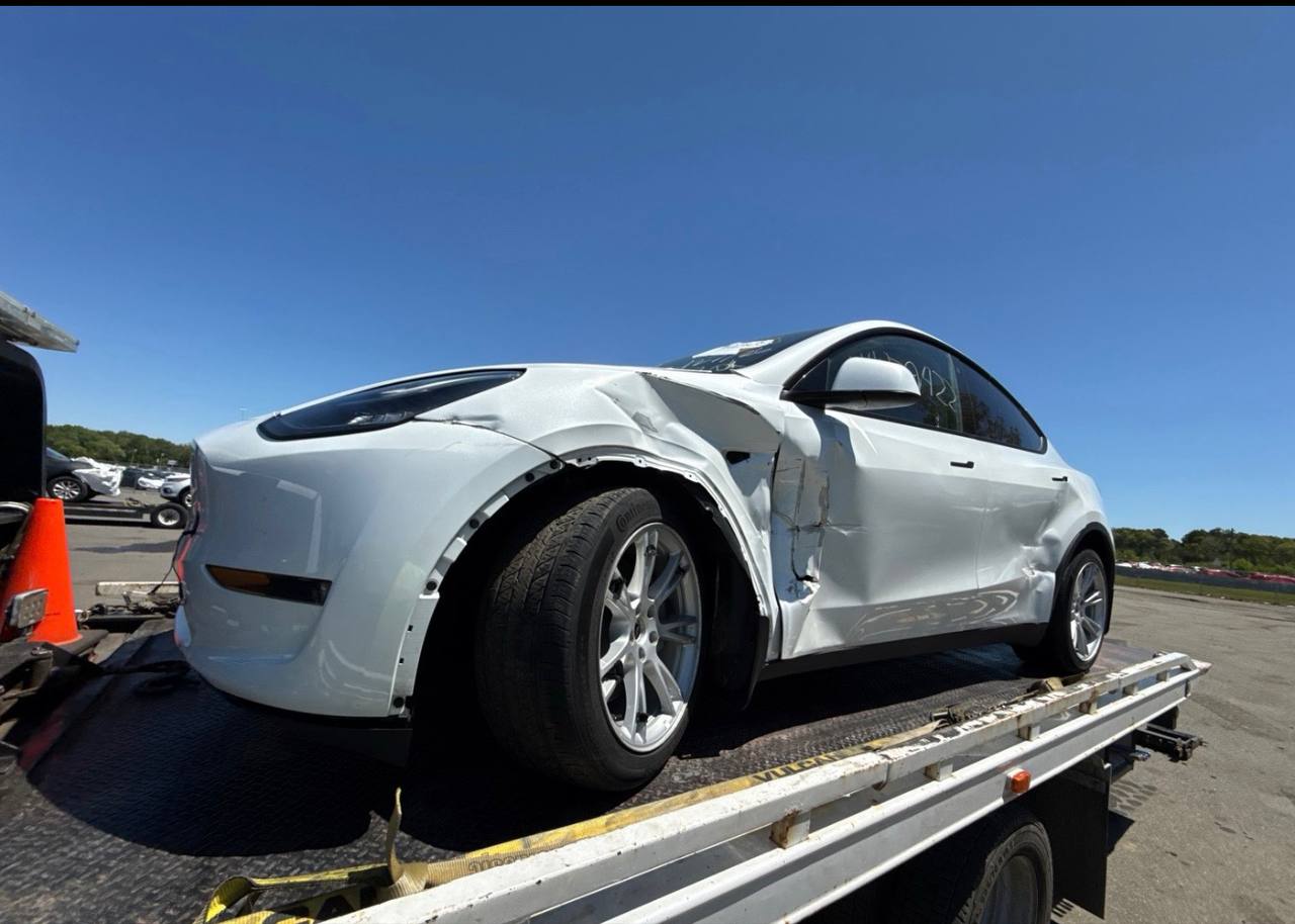 Купити ліва сторона Tesla Model Y 
