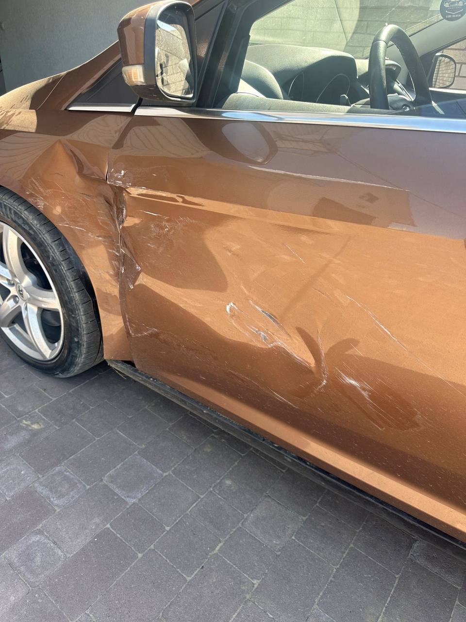 Купити лівe крило Ford 