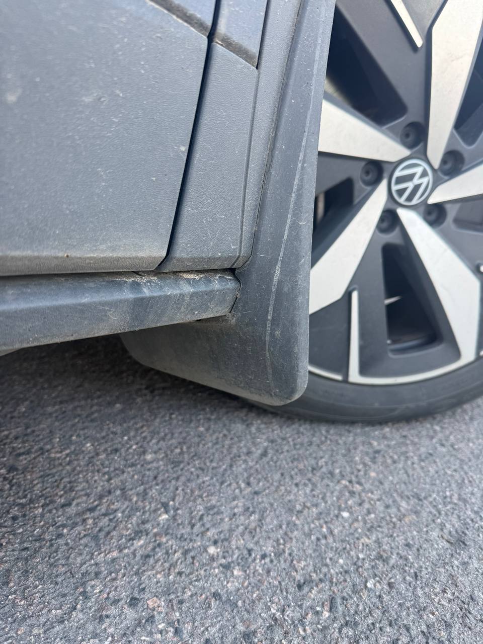 Купити лівий бризговик Volkswagen 2022 р. 
