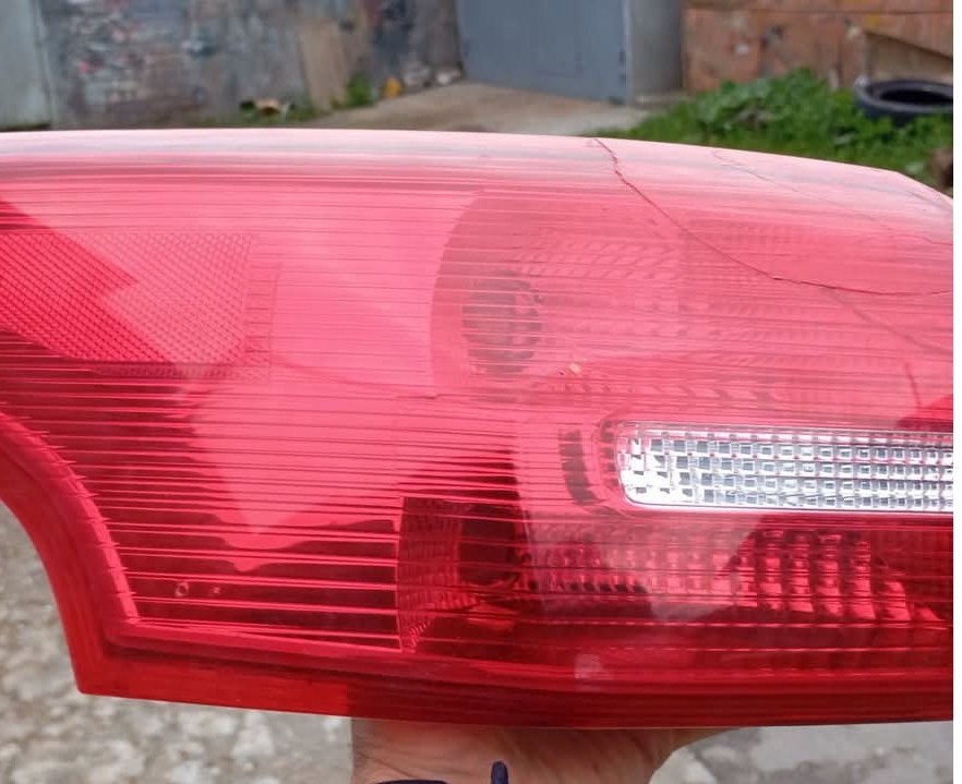 Купити лівий фонарь Ford Focus 2015 р. 
