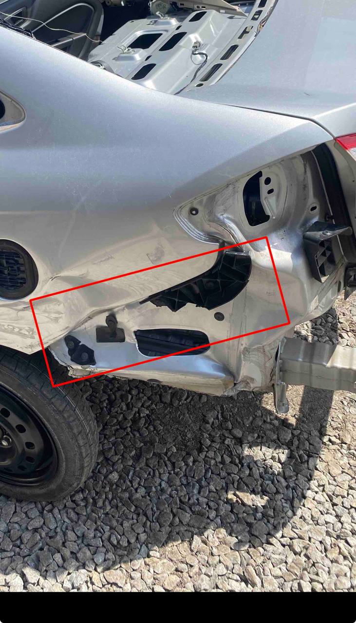 Купити лівий кронштейн бампера Ford Fiesta 