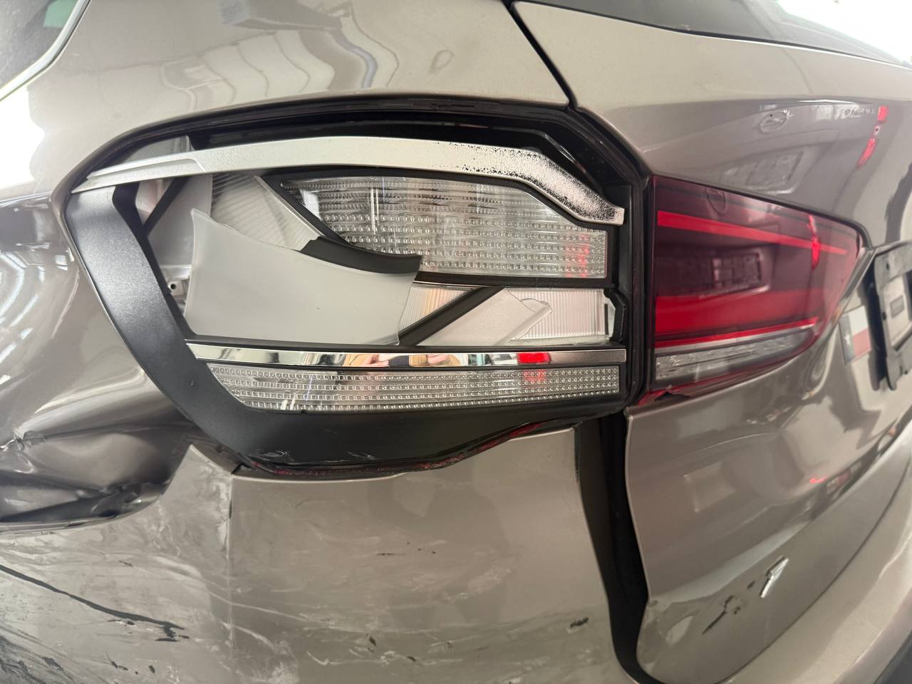 Купити лівий стоп BMW X1 