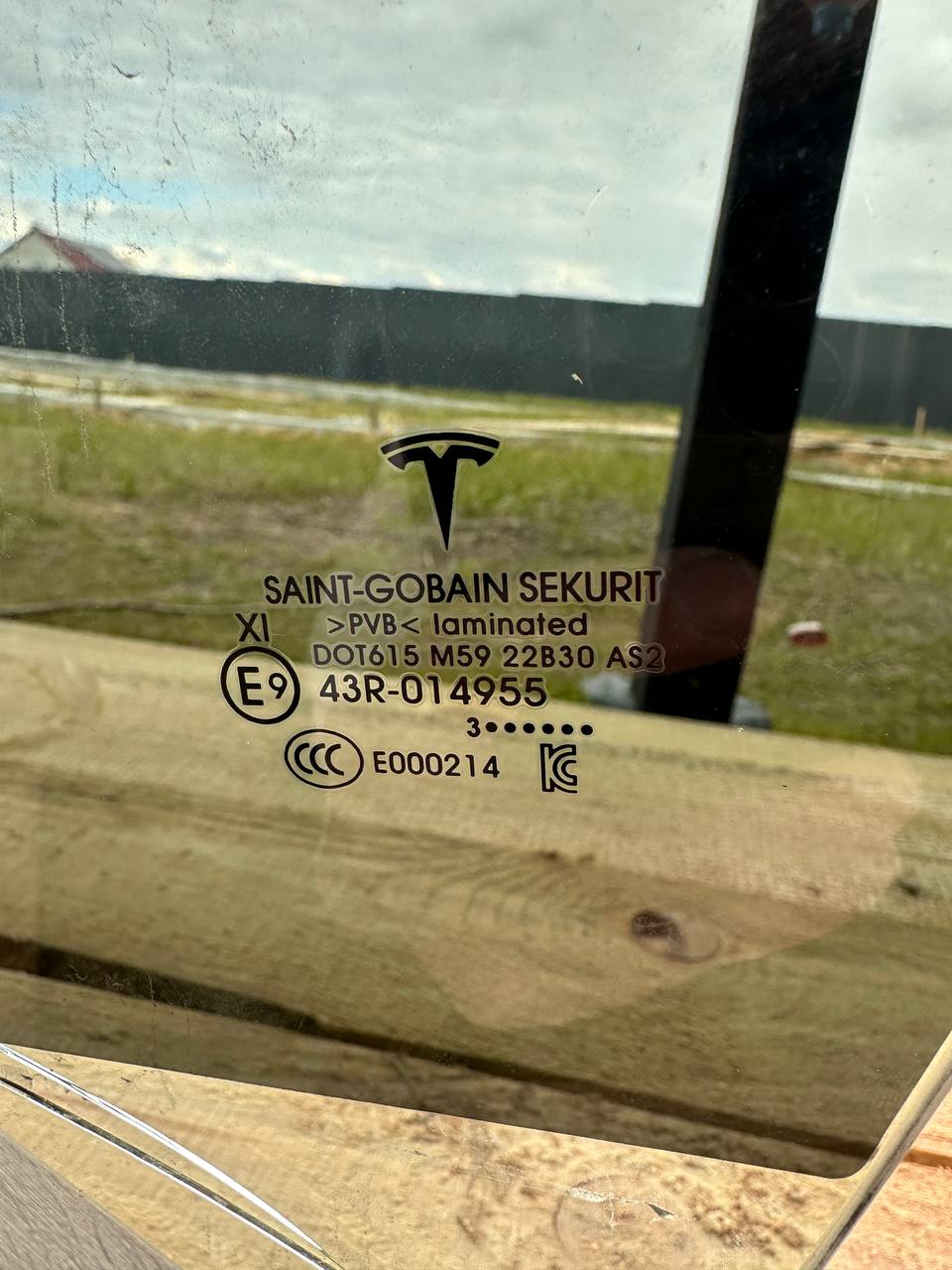 Купити лівий водійський Tesla Model Y 