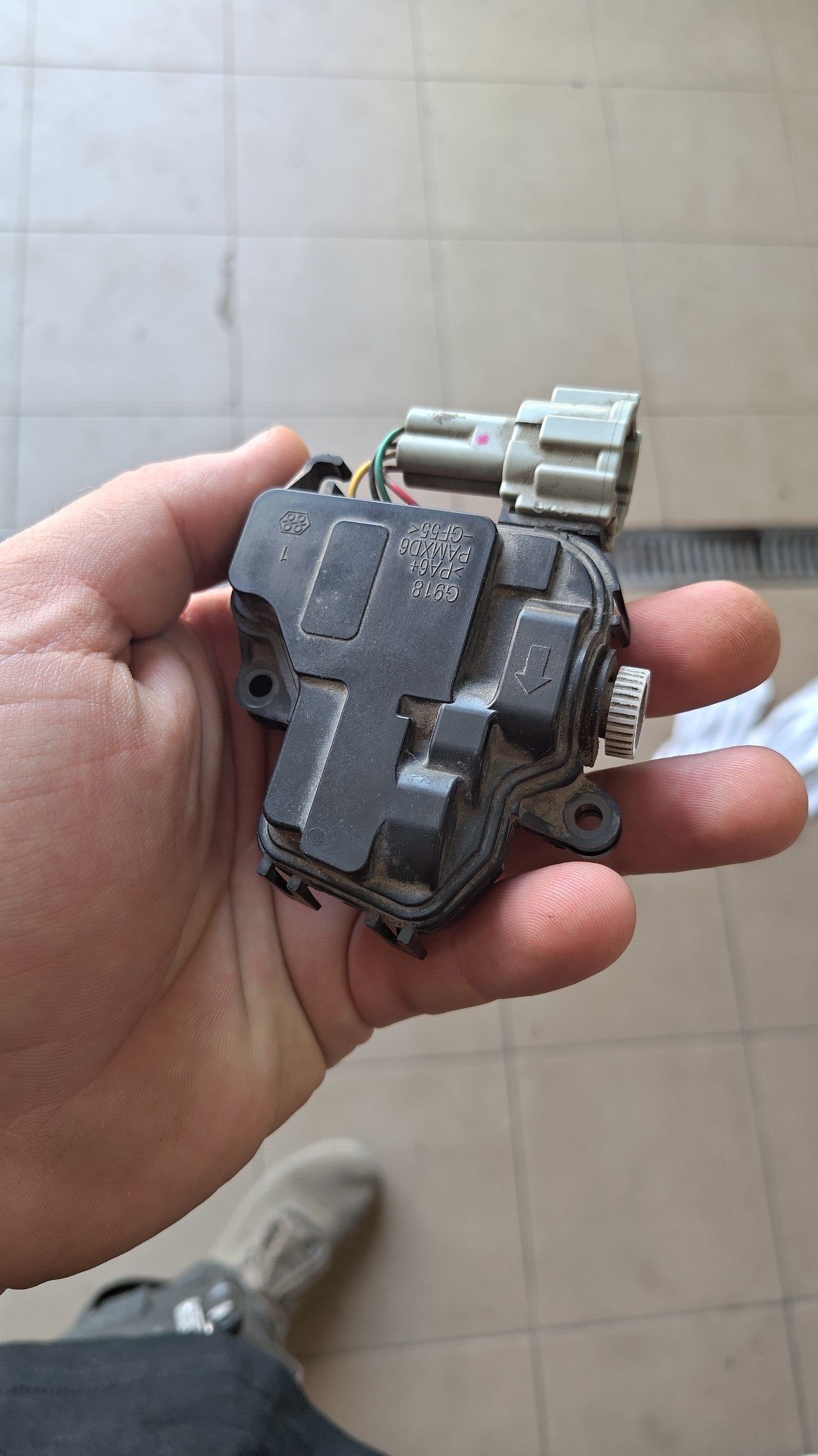 Купити механізм блокування порта Type 2 ZE1 Nissan Leaf 