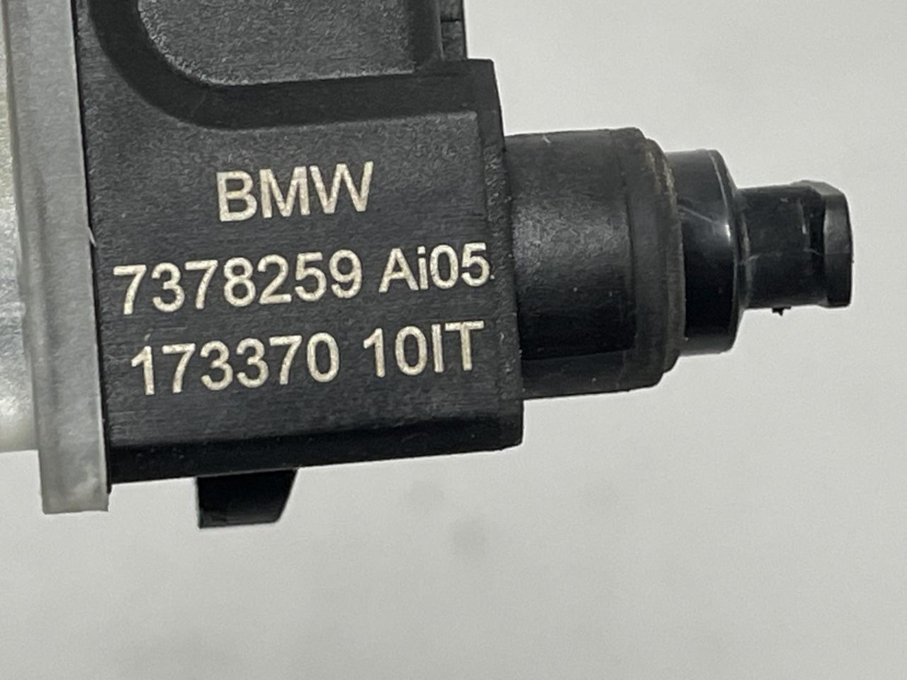 Купити механізм відкриття лючка бензобака BMW 3 Series GT 