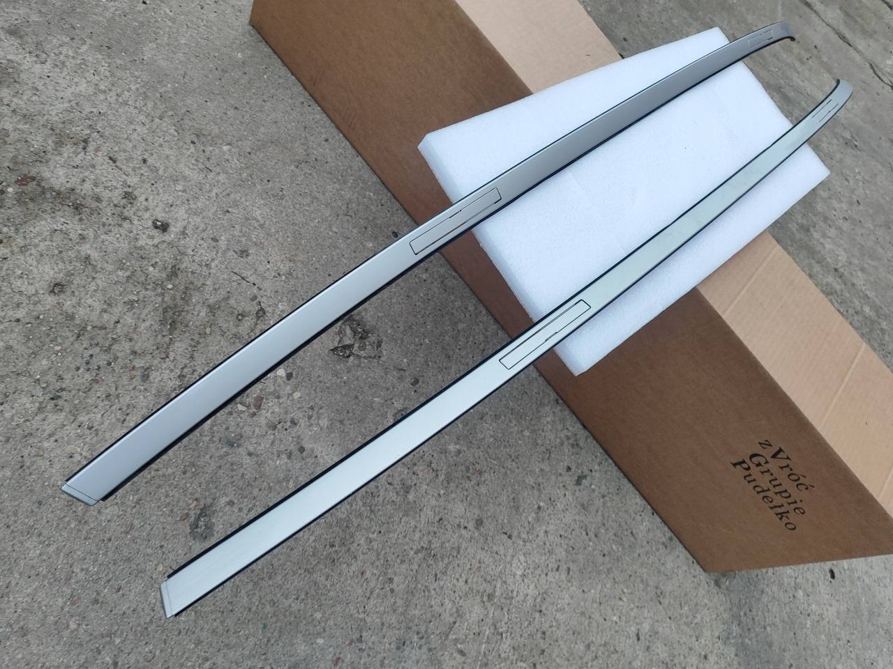 Купити молдинг крыши правый BMW 3 Series 