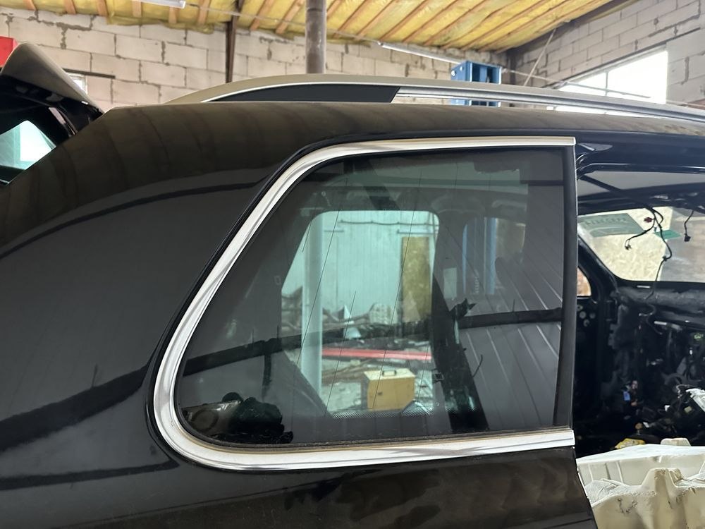 Купити молдинг задній правий Volkswagen Touareg 