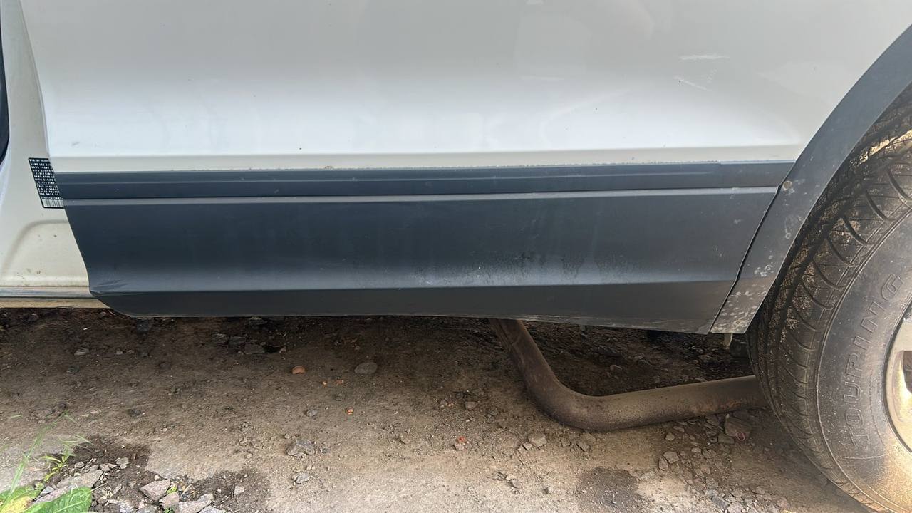 Купити молдинг задньої лівої двері 