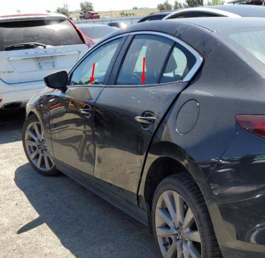 Купити молдинги на праву сторону (передні двері) Mazda 3 седан 2021 р. 