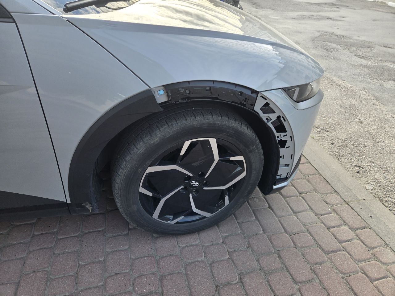 Купити накладка арки перед права Kia EV6 Wind 2024 р. 
