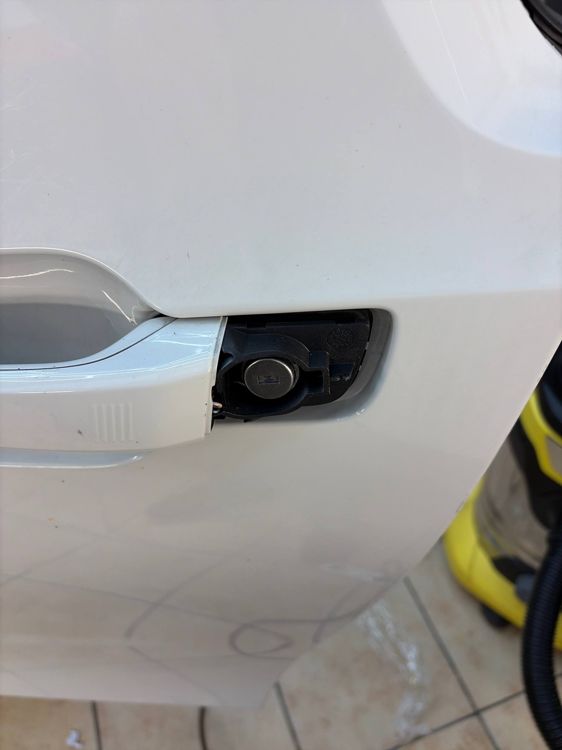Купити накладка на ручку лівої двері та заднього двірника BMW i3 