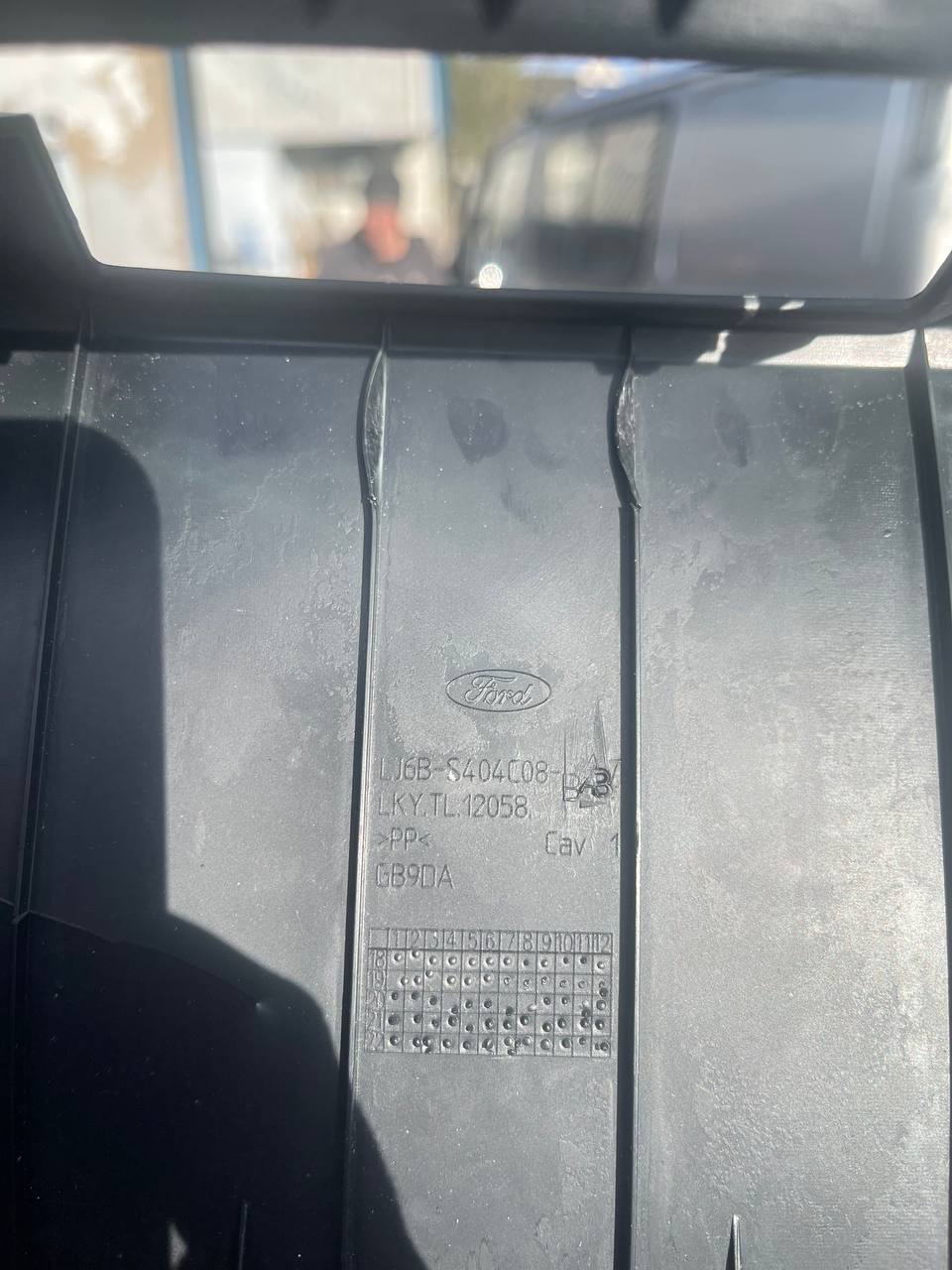 Купити накладка на замок багажника Ford Escape 