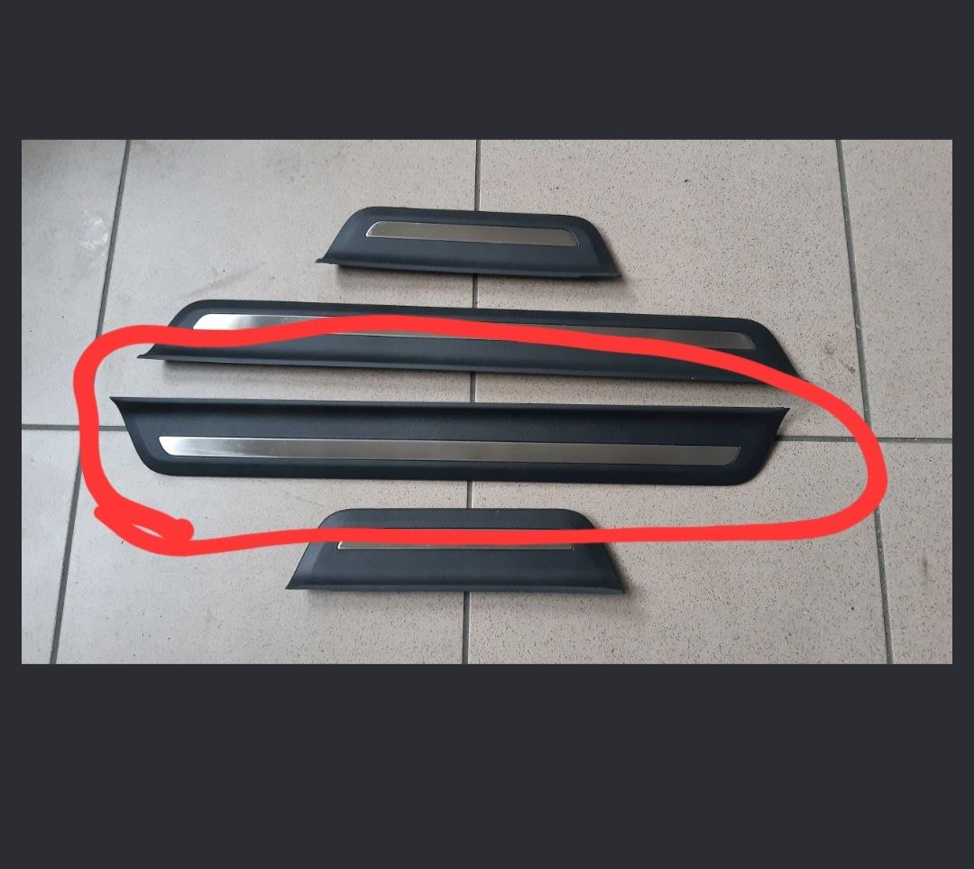 Купити накладка порога ліву передню Kia 