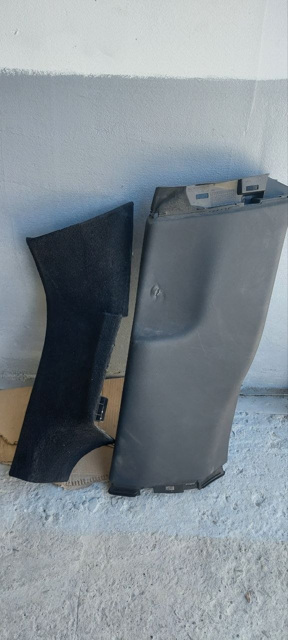 Купити обшивка центральної правої стійки Tesla 