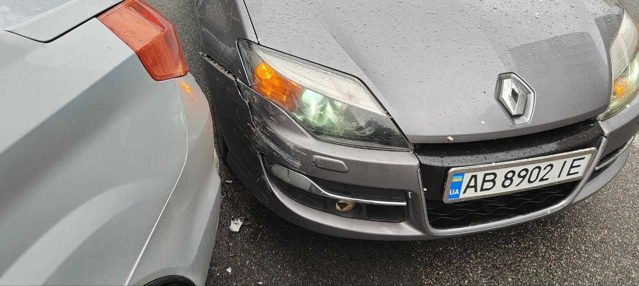 Купити передній бампер Renault 