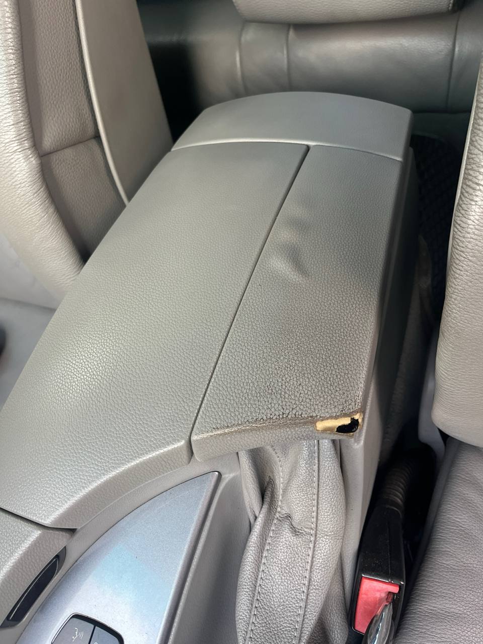 Купити підлокотник BMW M5 