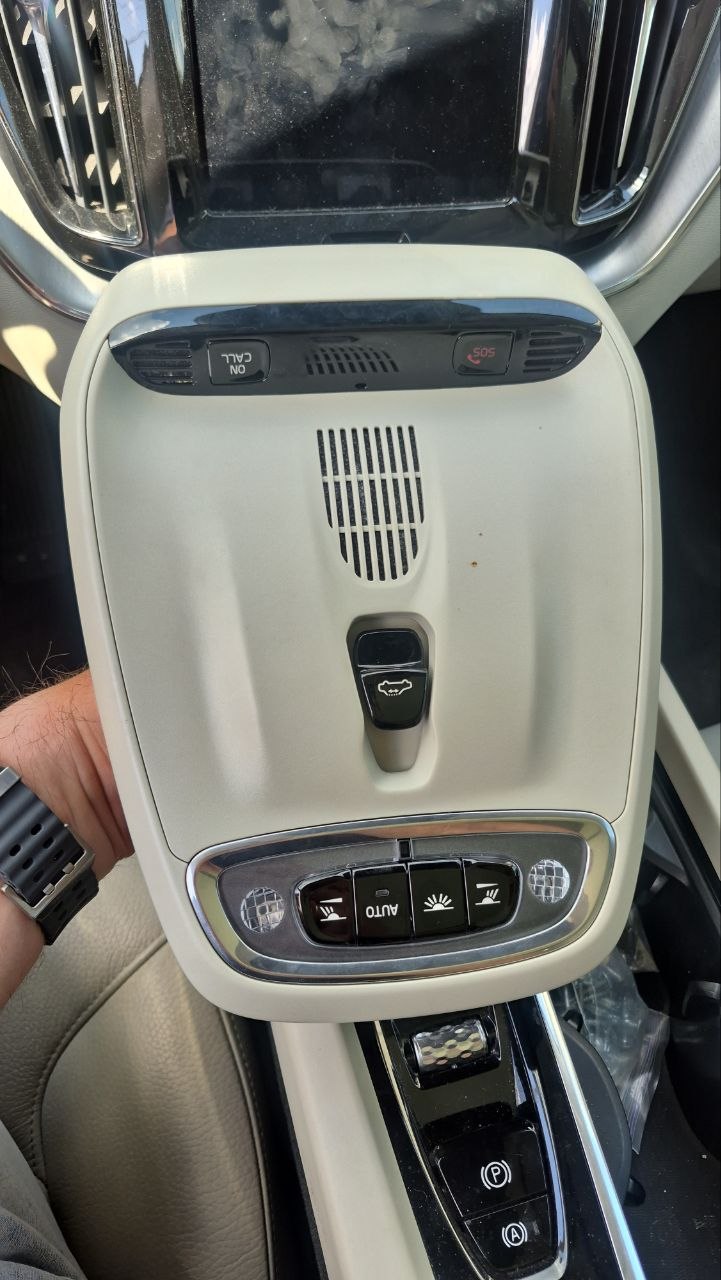 Купити плафон лівий Volvo XC60 