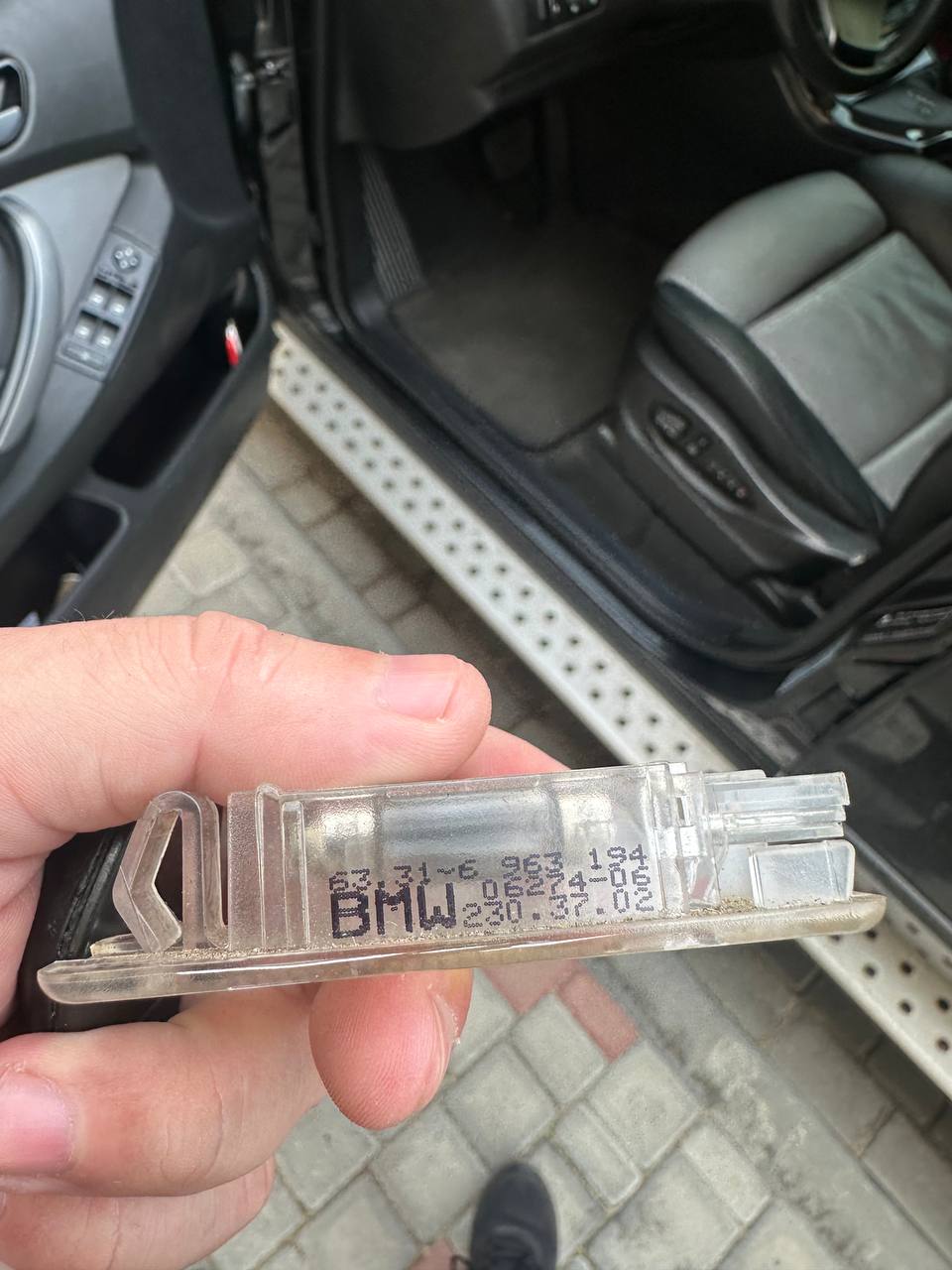 Купити плафон водительской двери BMW 