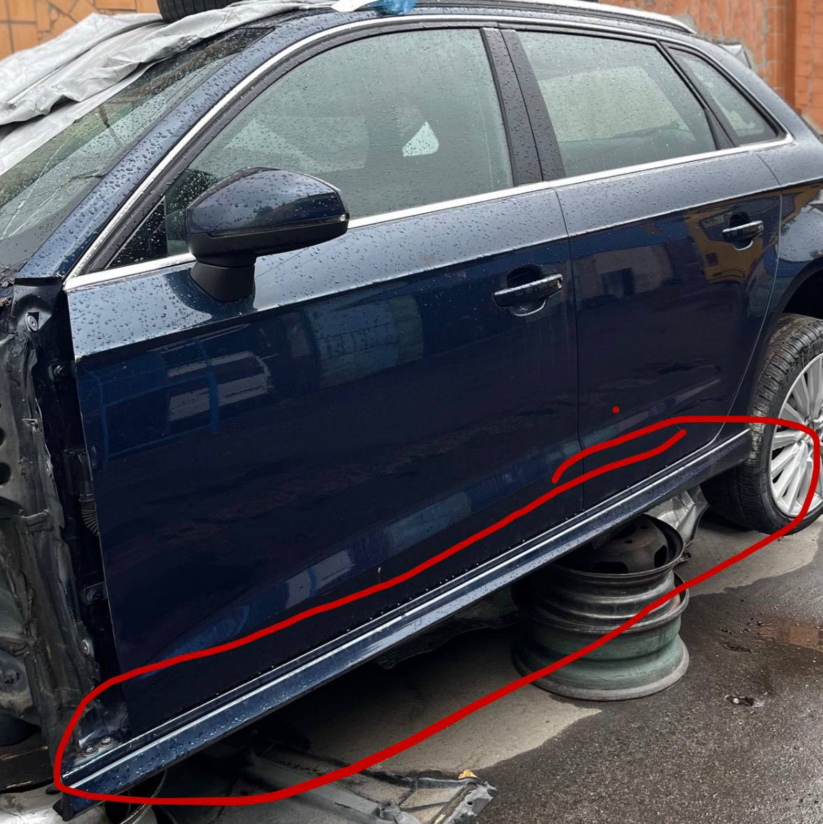 Купити пластикові накладки порогів Audi 