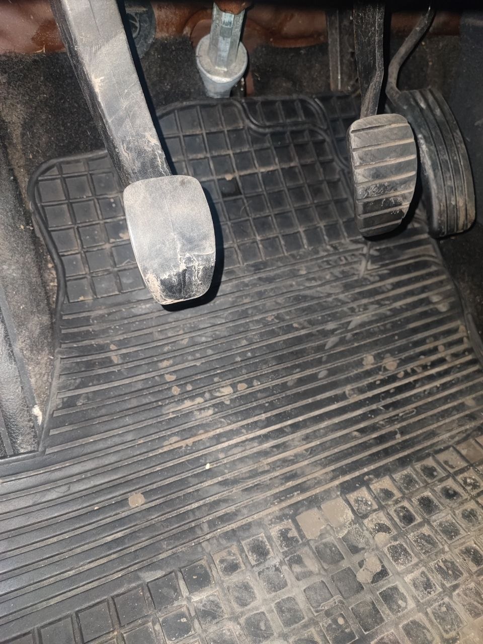 Купити пластикову накладку в багажник Renault 