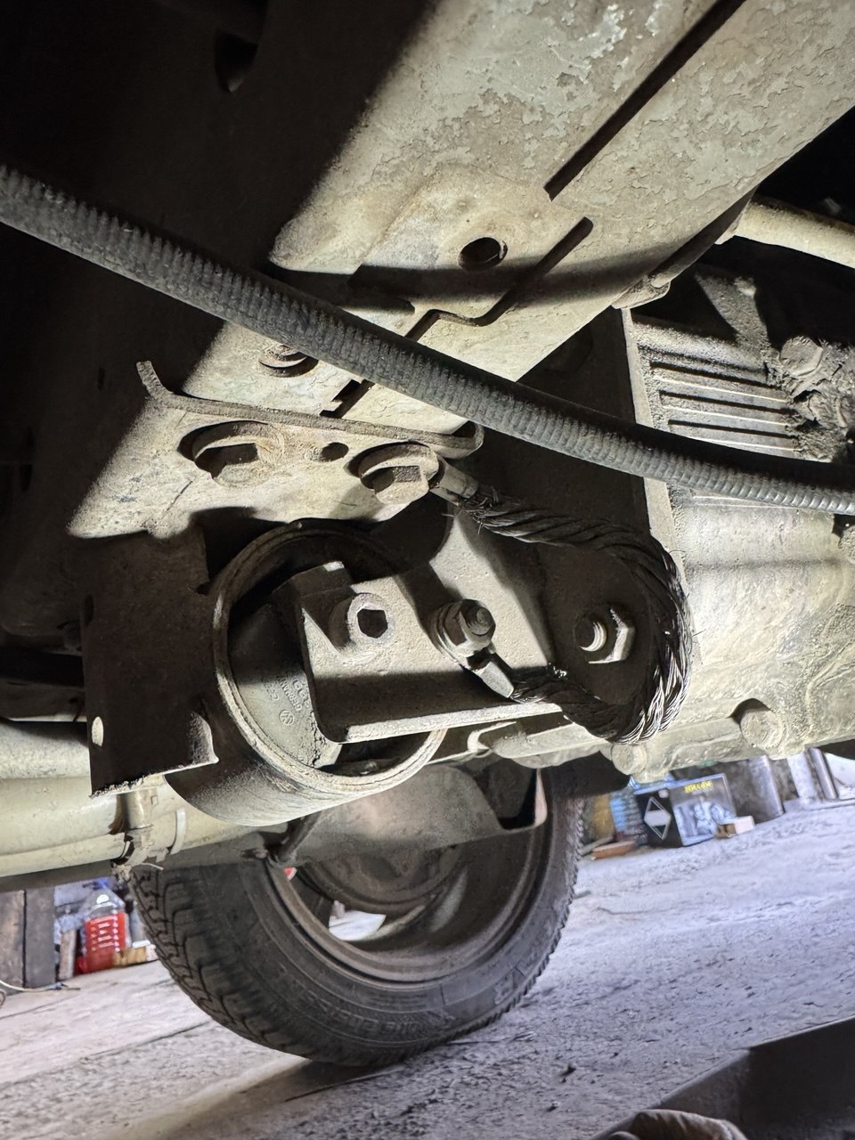 Купити подушка КПП Volkswagen 