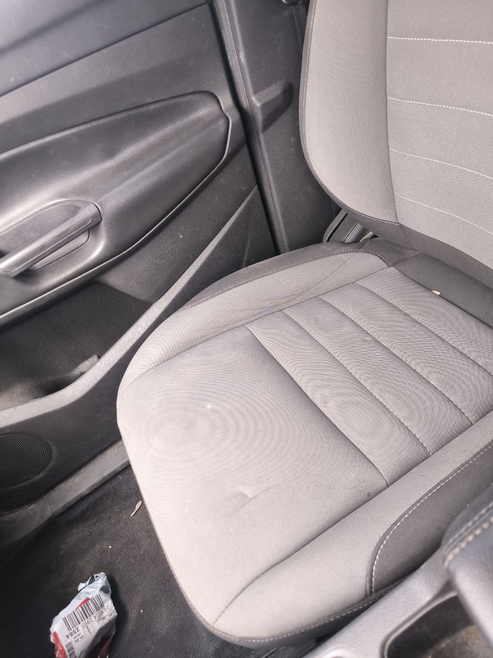 Купити поджопная частина сидіння пасажира Ford Escape 