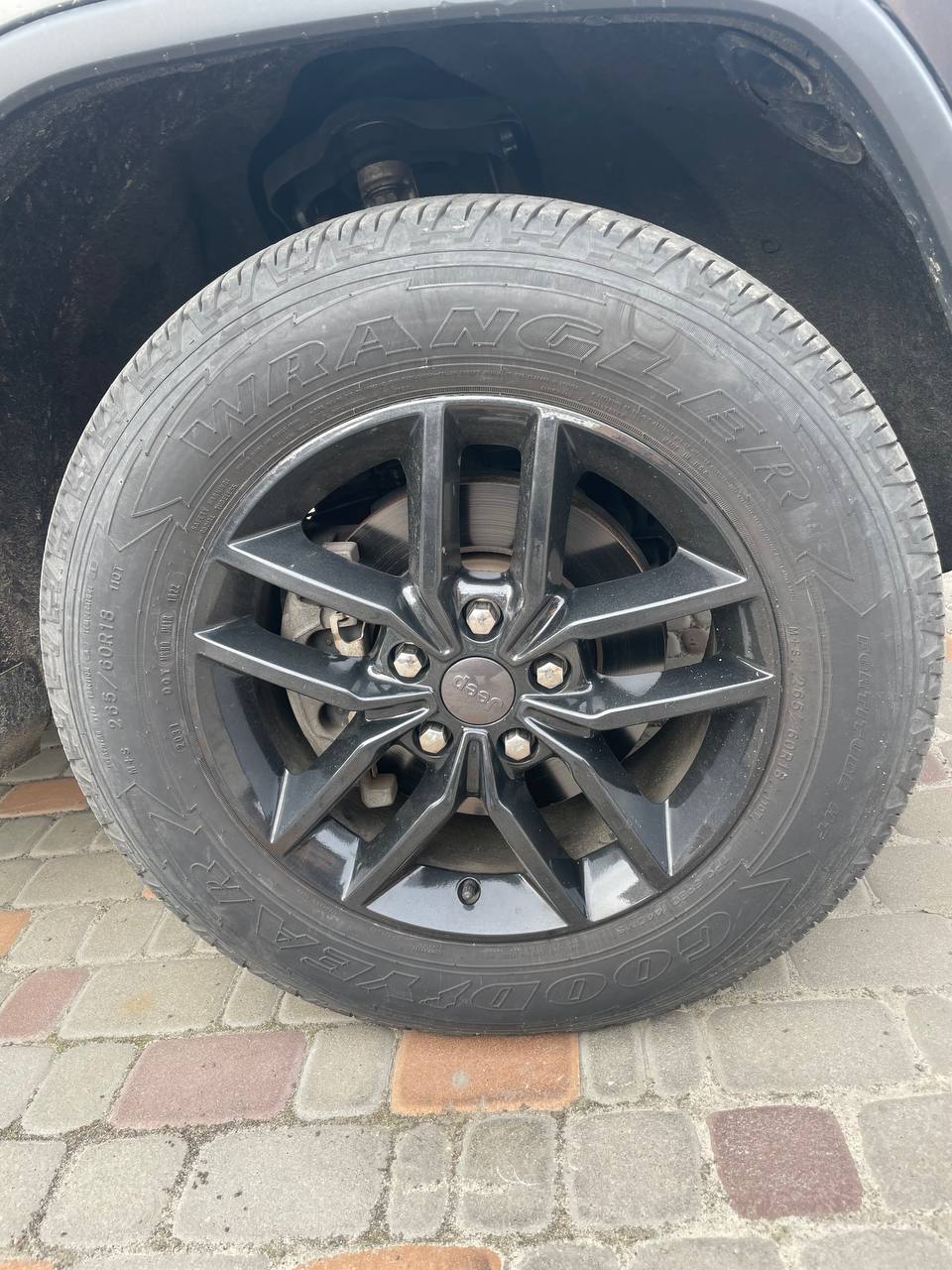 Купити покришка Jeep Cherokee 