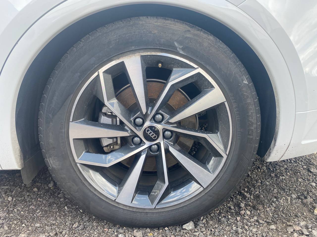 Купити права біла дверка Audi Q5 80a 