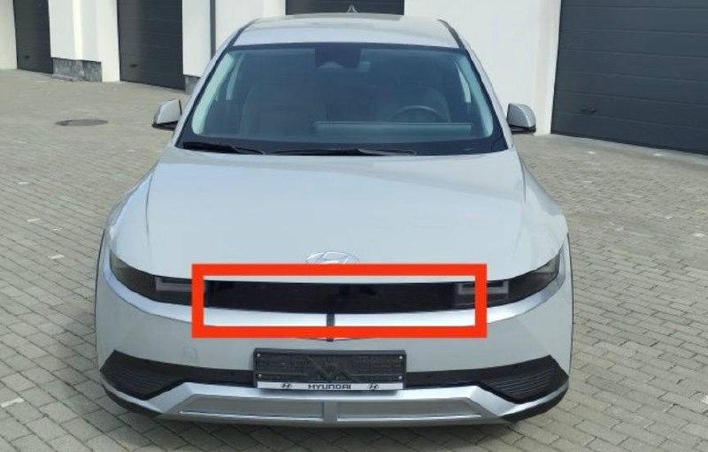 Купити права частина решітки радіатора Hyundai 