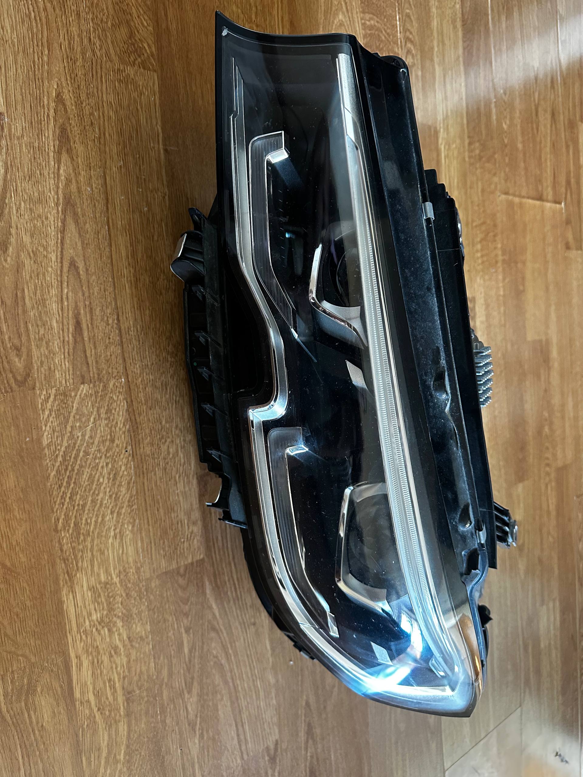 Купити права фара BMW 3 Series GT 